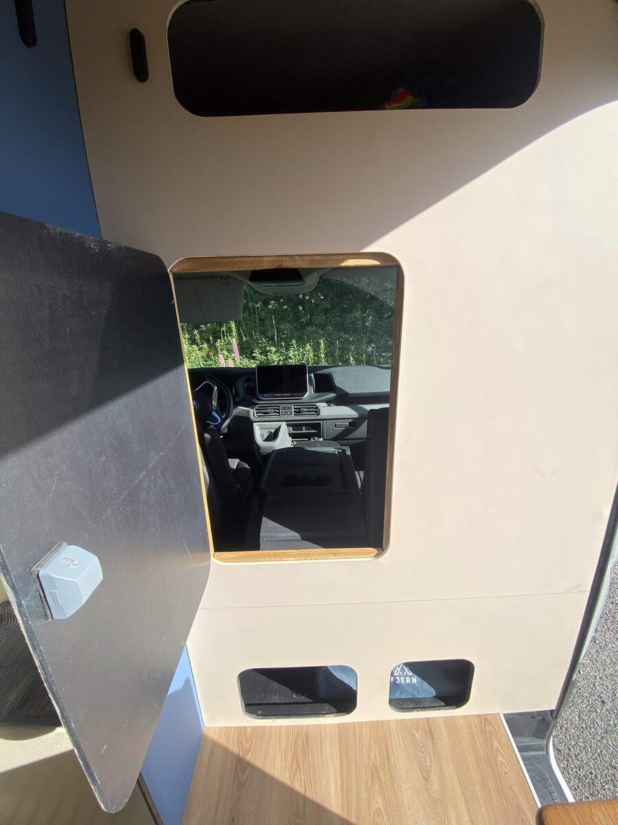 Fenêtre de liaison cab/habitacle, vue cockpit